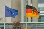 Flaggen vor dem Kanzleramt; Copy: European Union